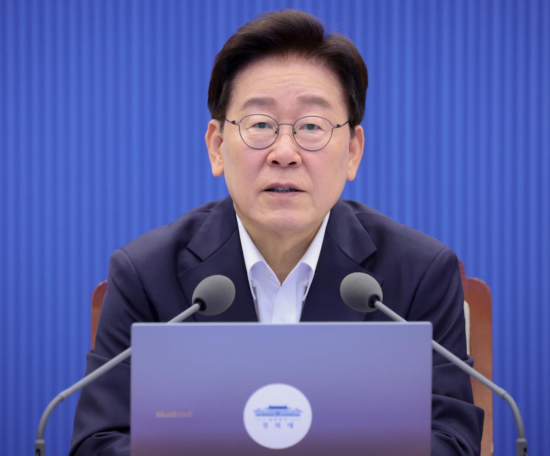 李在明这一把赌得血本无归，他现在最担心的就是青瓦台魔咒。李在明正遭遇执政以来的最