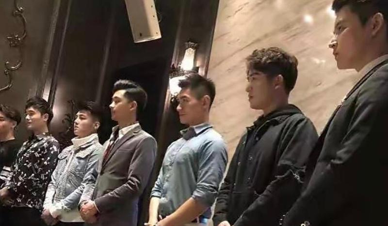 2024年，浙江，一女子在KTV瞒着丈夫点了两名男模，在有偿陪侍的过程中，女子身