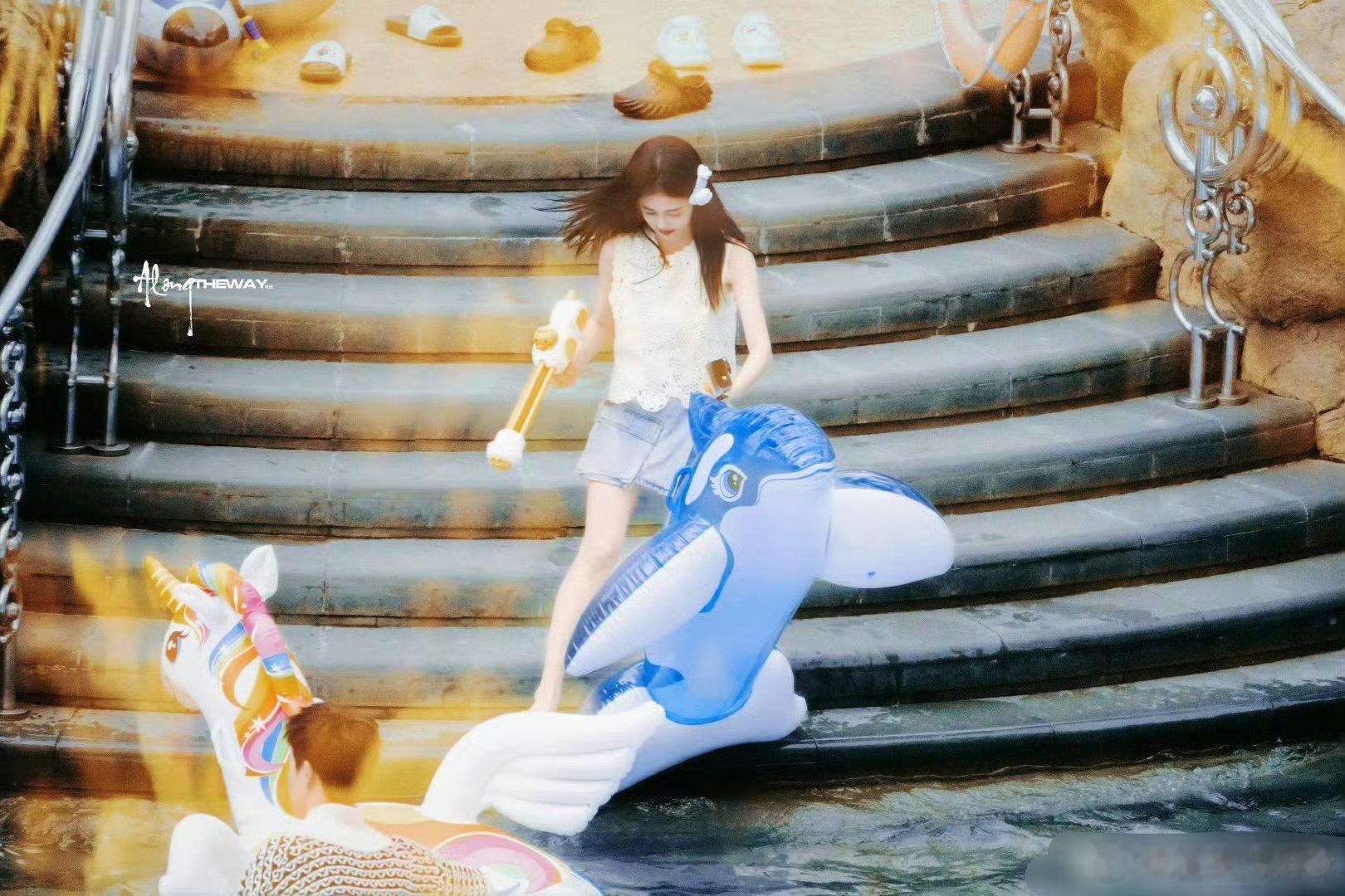 白鹿水灵灵地翻了白梦妍女士刚开始还挺得瑟的，没想到翻车太快，笑容还没来得及收起