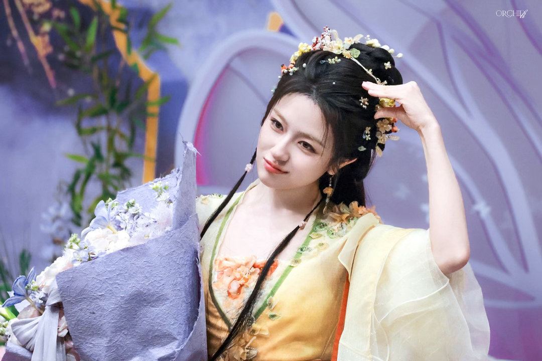李兰迪千夜奇谭出妆李兰迪千夜奇谭开机应援来啦李兰迪完全饭撒小天才，跟粉丝的双向奔
