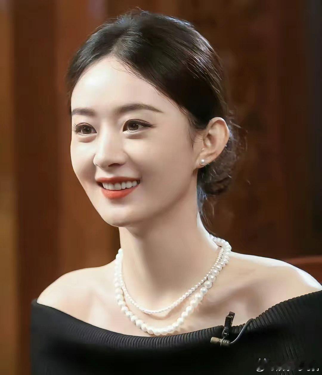 赵丽颖，冲上热搜！2月7日深夜，赵丽颖突然冲上热搜，不是因为新角色，而是她传来了