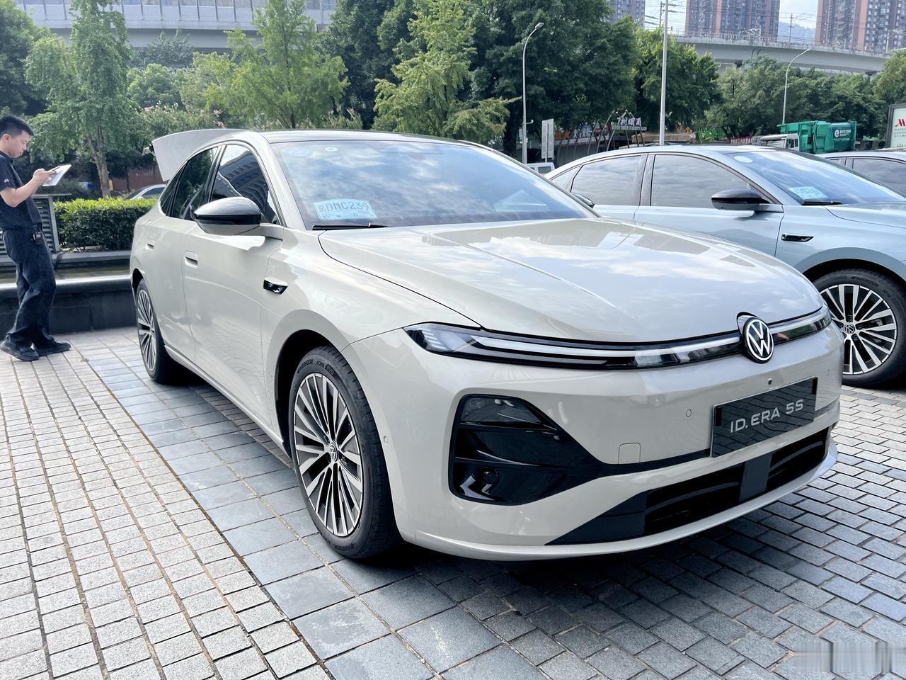 上汽大众ID.ERA5S，1.5L插混新能源，先看看颜值吧，都市金、天际灰、风