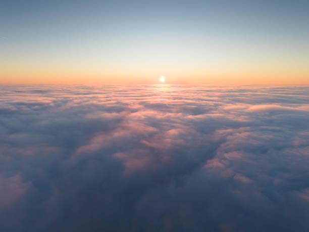 一位职场精英说：职场晋升的潜规则：你不只是在“干活”，你是在“让领导放心”。