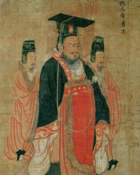 曹操这个人再坏，也没有杀汉献帝，他的儿子曹丕，也没有杀汉献帝，而是禅让完后，将其