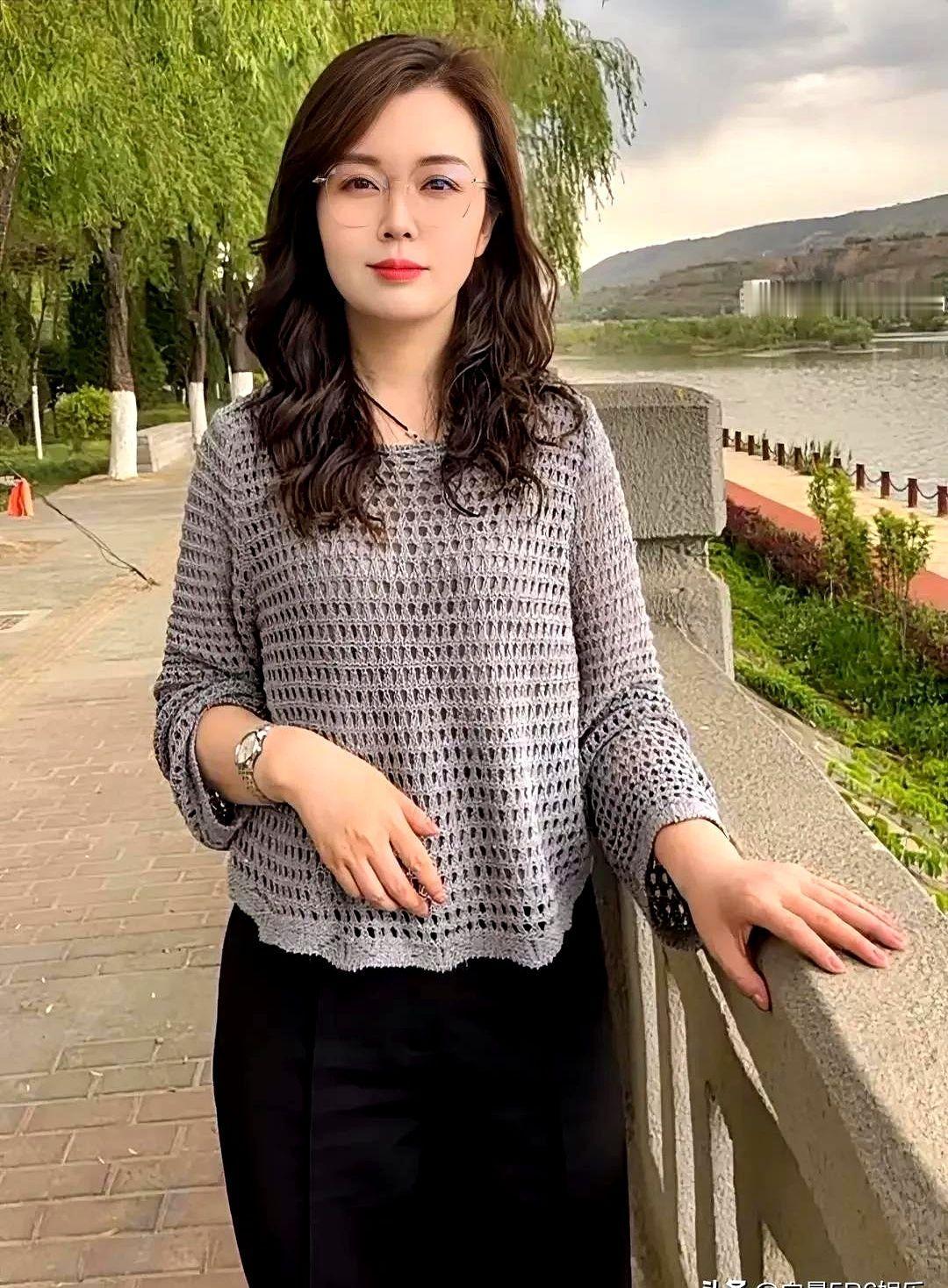二婚家庭真的很难。老公的儿子经常只穿短裤在家里走动，老公和他沟通了两次。