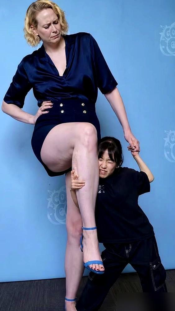 别信了，好莱坞的‘缺陷美’全是骗局。他们宁愿给扎克·埃夫隆搞出抑郁症，也不让一个