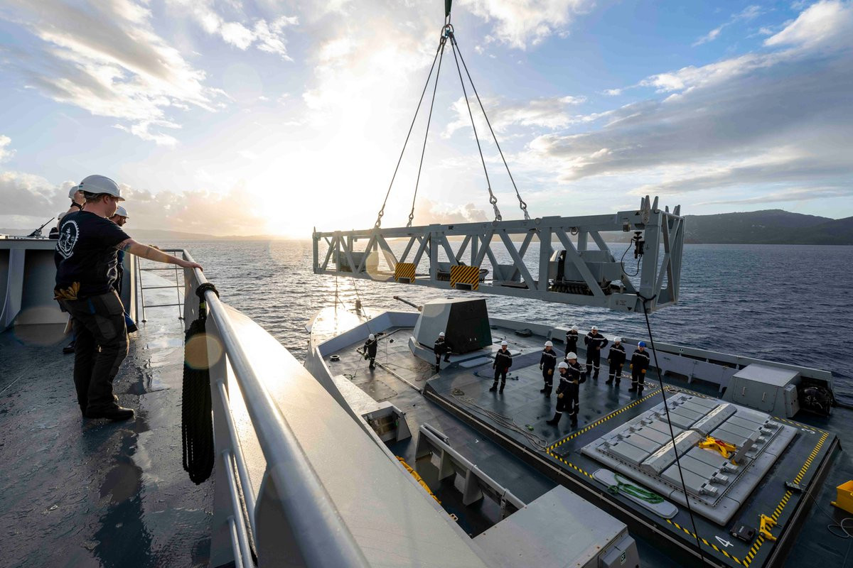 罗纳克海军上将号轻型护卫舰（LaFDIAmiralRonarc'h）和雅克