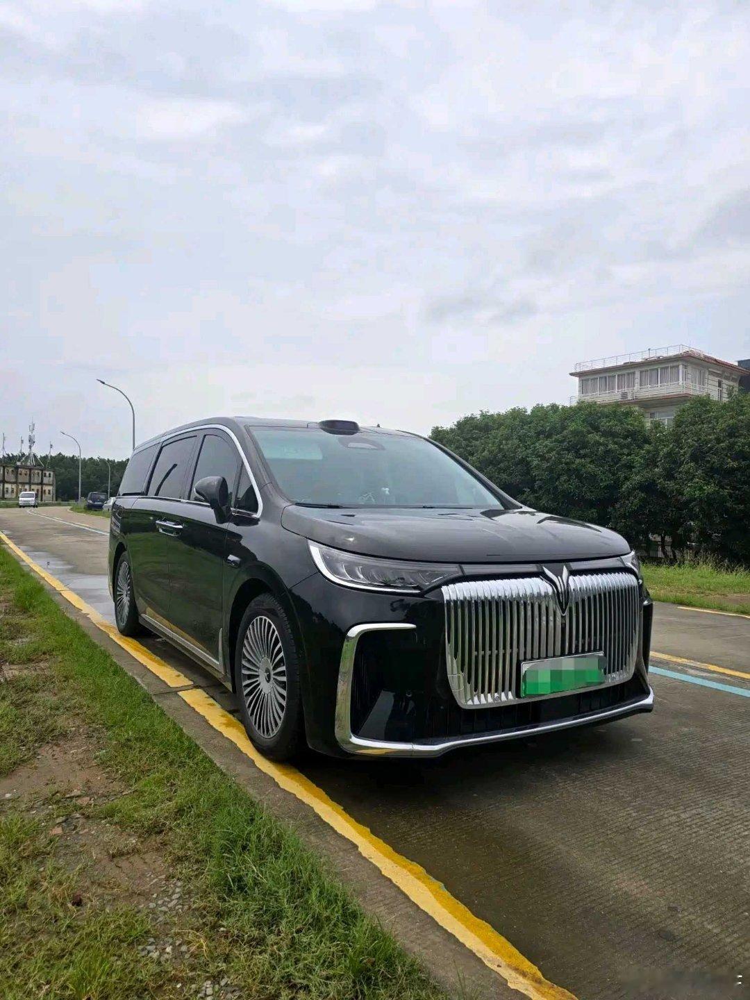 岚图梦想家:承载生活所有奔赴  选MPV之前总以为，无非就是一家人出游...
