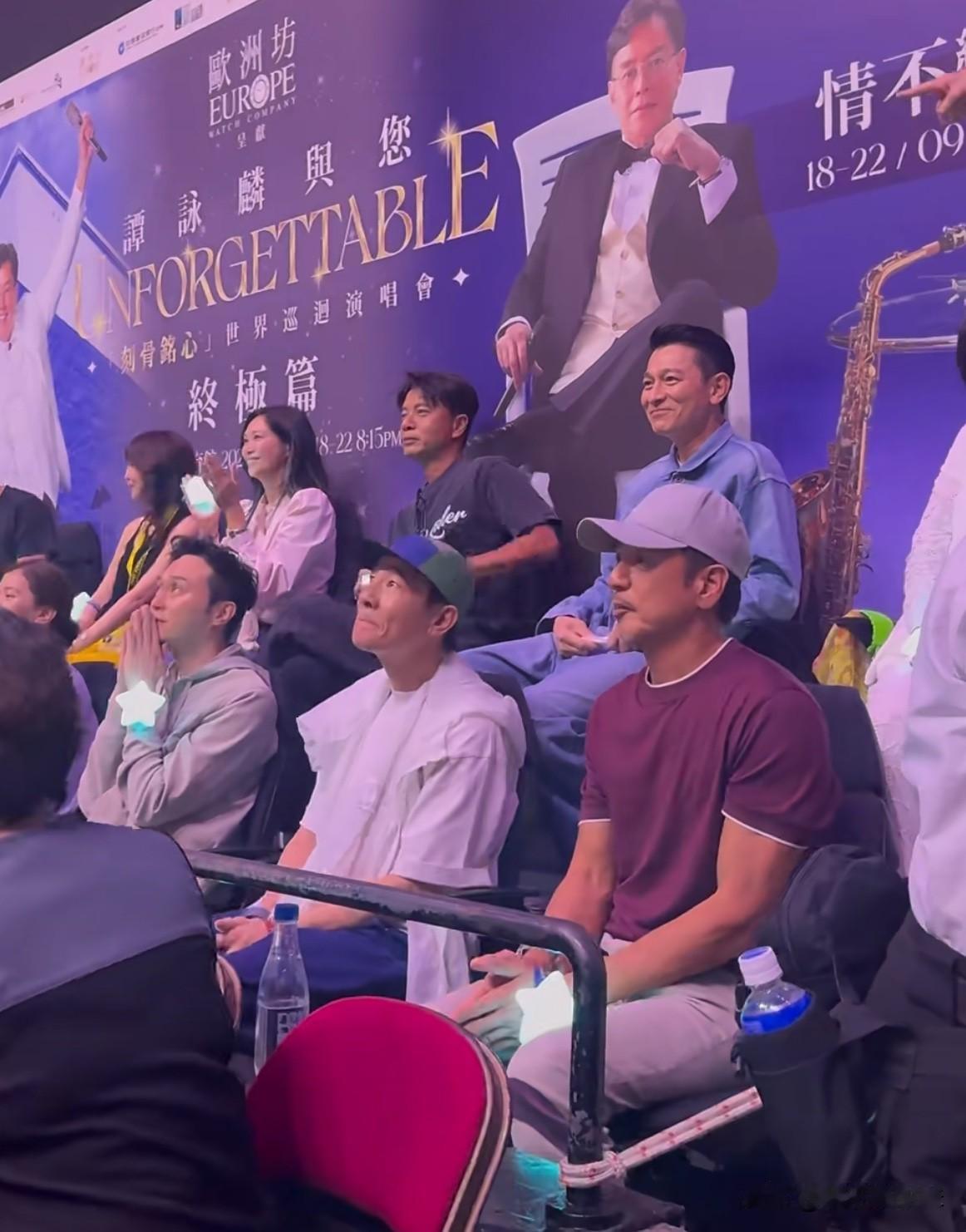 全部都是艺能旗下员工，谭咏麟旗下员工！刘德华也是东家！旁边还有两位港姐，还都是