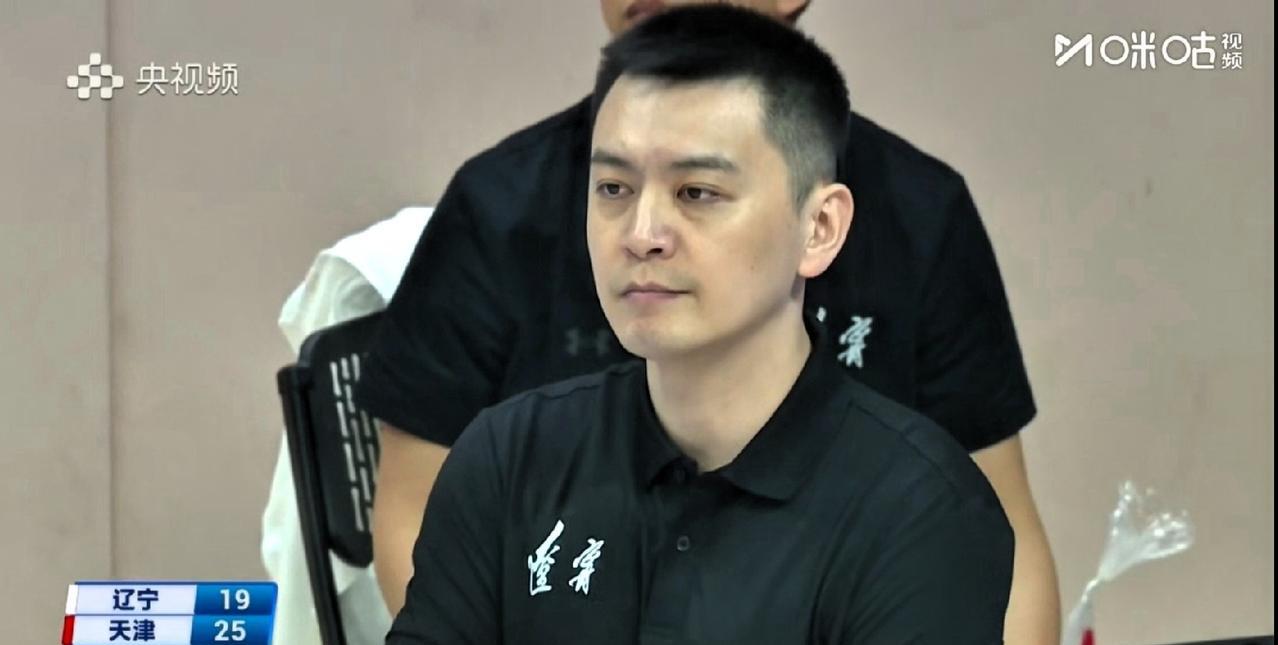 棋高一筹！杨鸣的战术打法太先进，全运会打天津，弃用锋线，大胆启用三后卫阵容，当赵