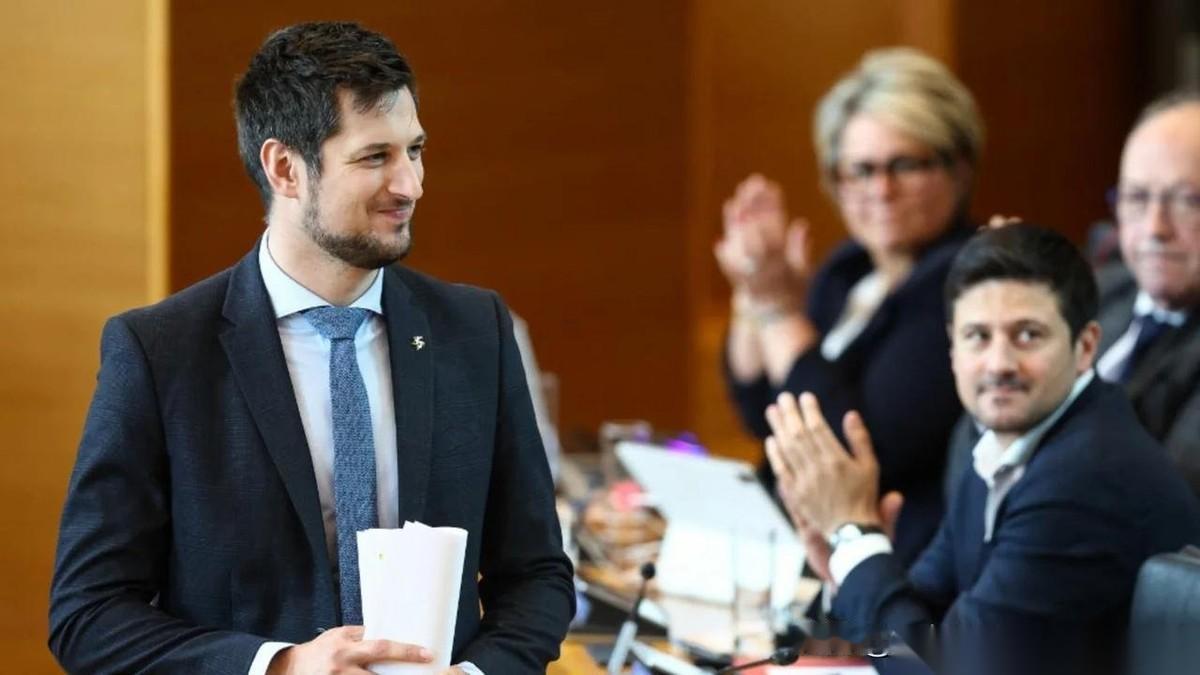 据中东眼媒体报道，两批原本悄无声息运往以色列的军用货物，在比利时列日机场被强行截