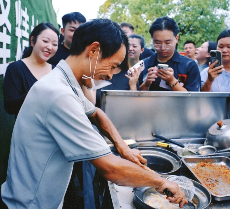 江西景德镇鸡排主理人爆火，如果老板走这3条路，别说月入3万，就是100万也很简单