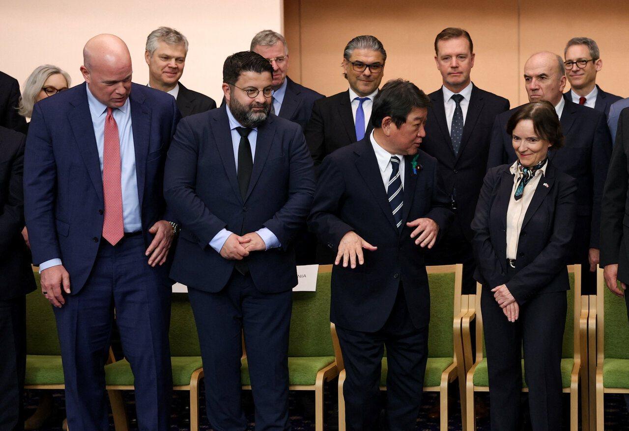 日本军舰挑衅台海，北约31国同日现身东京！绝非巧合，这是赤裸裸的信号4月1