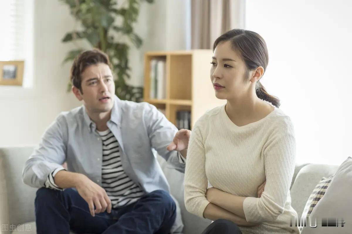 妻妹捅开的隐私（故事）午饭后，老宋顺手将妻子给他买的大红裤头速