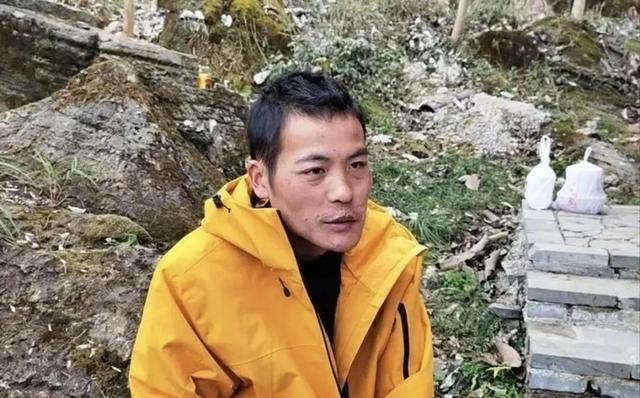 直播两小时净赚84万！刀疤哥拿出20万盖三层别墅，坦言：不劳而获张家界七星山荒