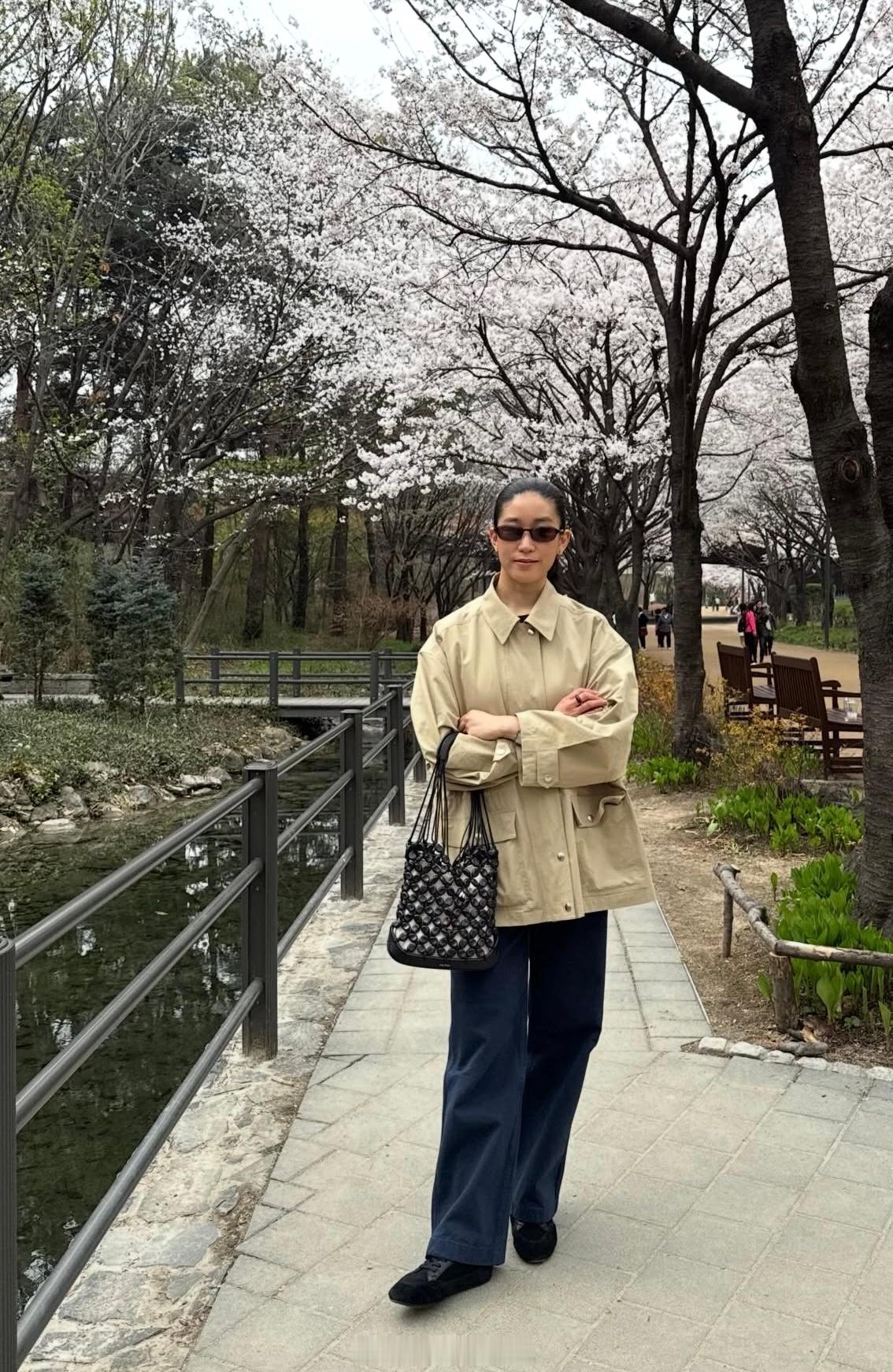 穿搭分享连续更新第2802天韩国时尚女生日常搭配周一来啦韩系穿搭超能新星汇新星