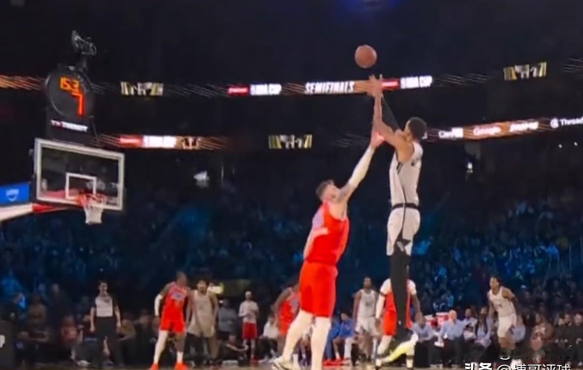 一个新秀，正在封盖整个联盟。文班亚马场均3.2次封盖，高居联盟第一。记住，他