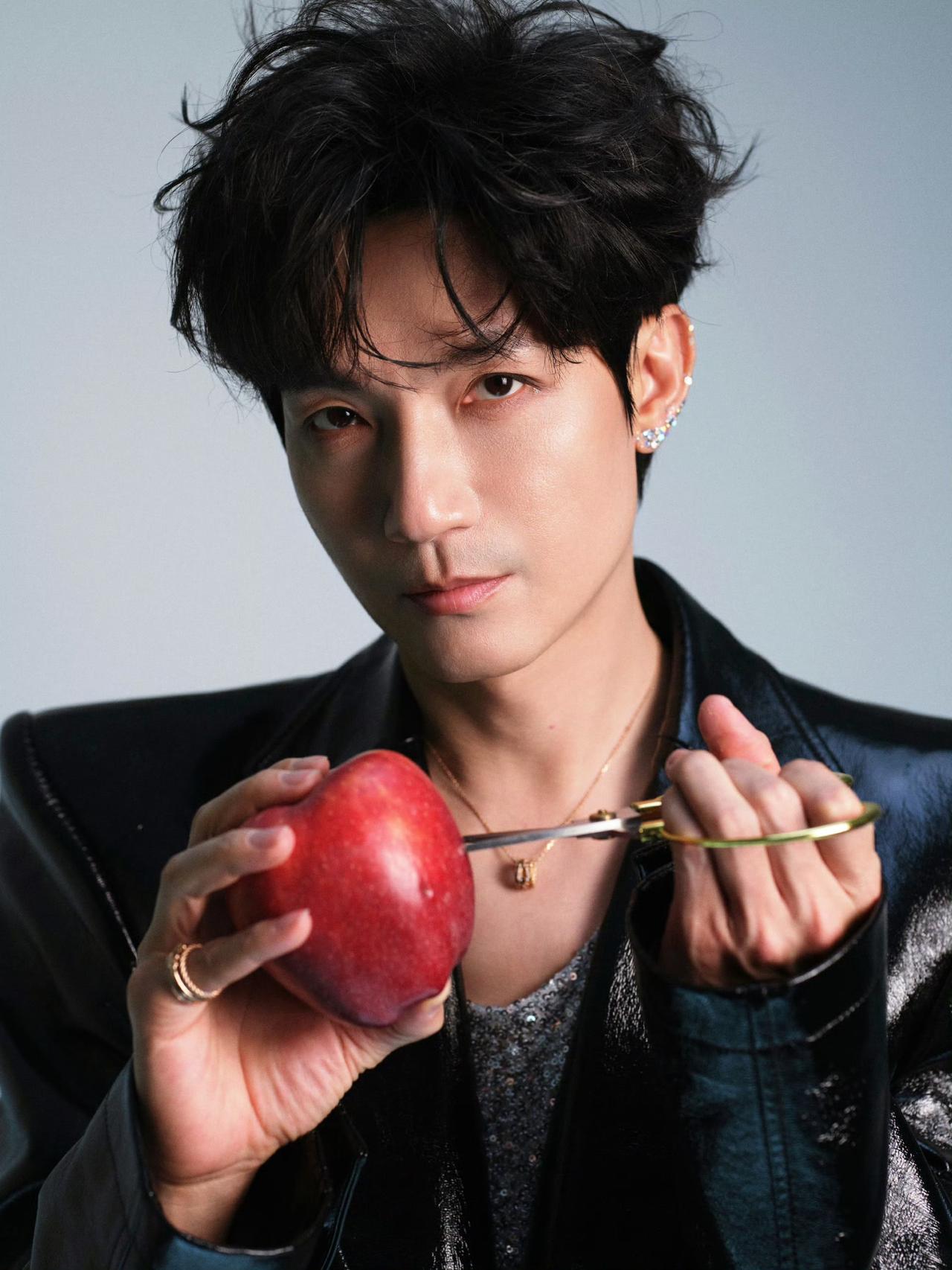 陈楚生让华熙体育馆沸腾了，这个场馆第一次这么多人！新版《晚礼服》炸翻了全场，欢