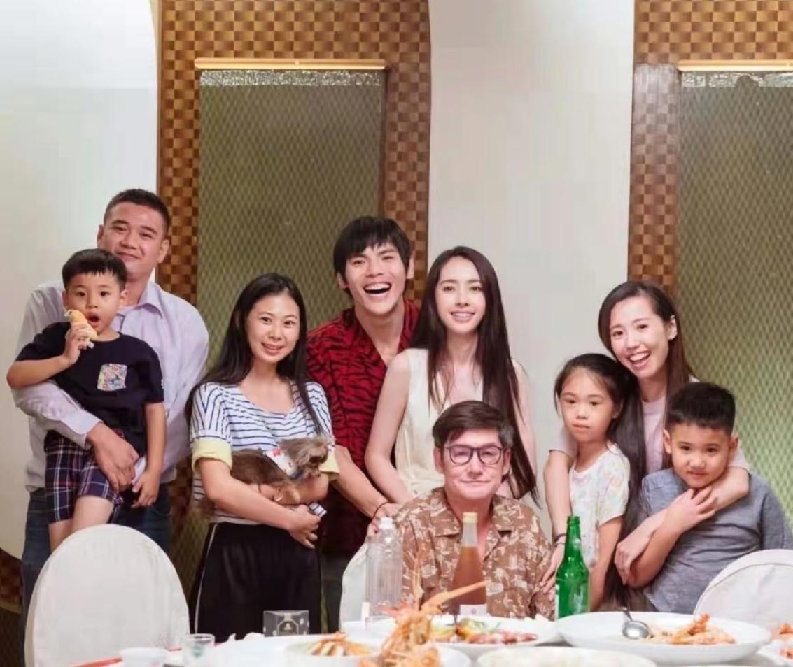 郭碧婷爸爸发文澄清：向太说的女儿要养娘家全部人的传闻！郭爸爸说自己三个女儿各