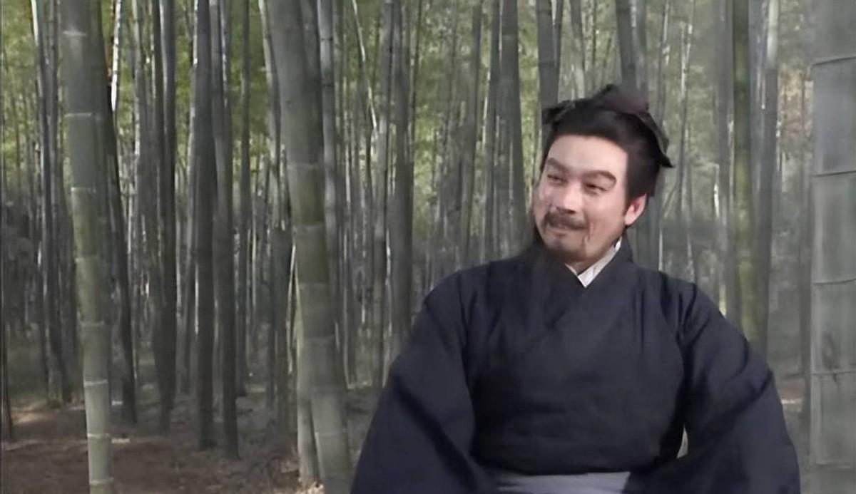 刘备一生最大的失误：三顾茅庐请出诸葛亮，却错失一绝世高人这个人就是在南阳山野间