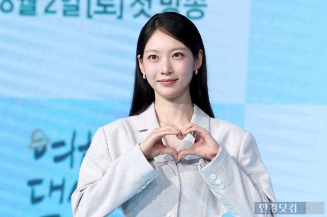 孔升妍有望出演新剧泰然的谎言女主角，合作李浚赫。孔升妍饰演延雨景一角。该剧改
