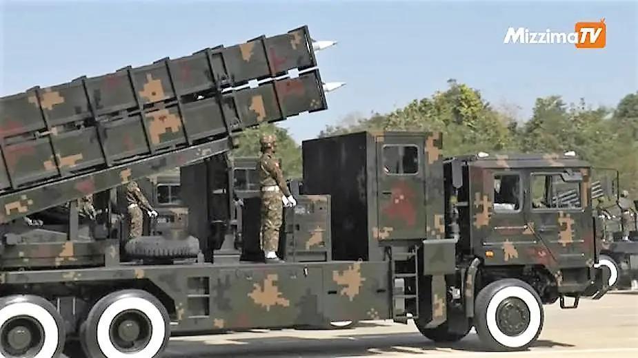 缅甸MAM-03系统有一个四管300毫米火箭发射器，据了解类似于安装在中国6x6