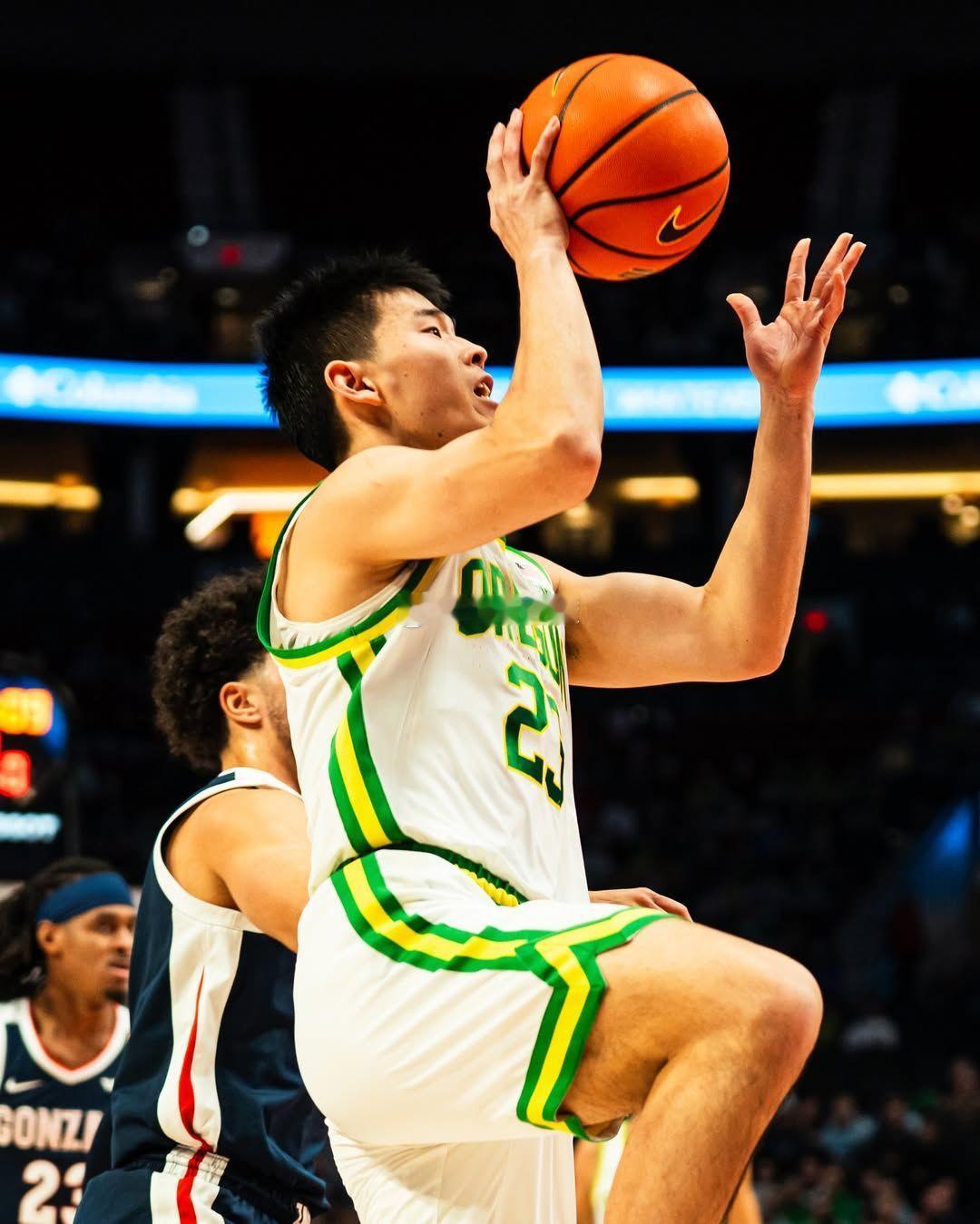 现在我越来越敬佩林葳！在刚刚结束的一场NCAA比赛，俄勒冈大学以80:57战胜对