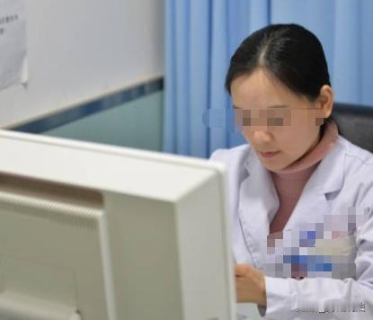 四川凉山，有个女医生唐某，因工作出色被医院送去规培3年，医院承担费用，条件是学成
