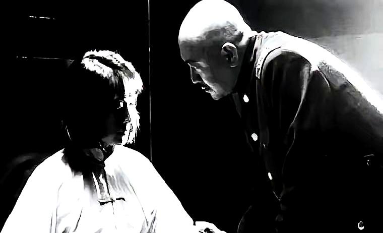 1941年，汉奸头子周世奎一脚踹开审讯室的门，准备亲自“伺候”刚抓来的女地下党，