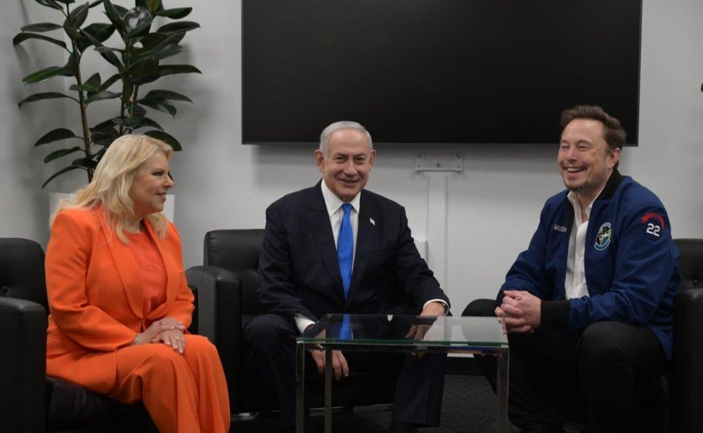 马斯克和内塔尼亚胡在一起谈笑风生，和儿子在一起他是酷爸。他的人生他做主，活得太精