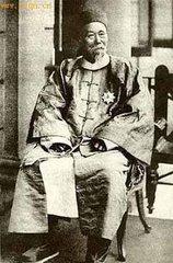 1896年，李鸿章大摇大摆地跑到美国，想要给美国人瞧一瞧他的中国风。他特意穿上了