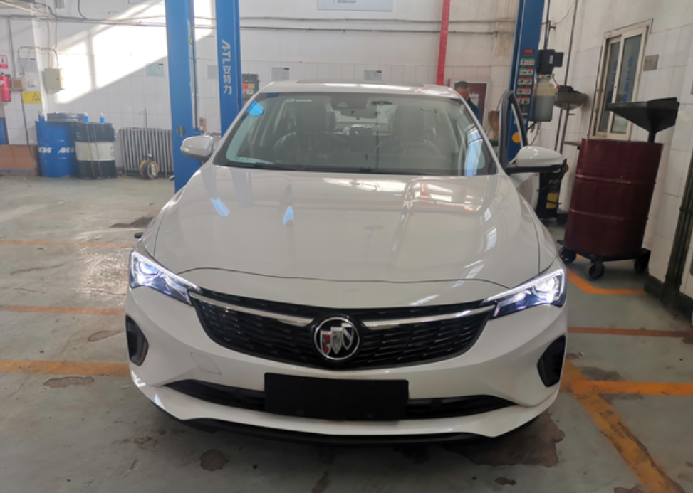 第一箱油用完了，这车除了油耗高，都挺好！提车十天啦，开了三百多公里，第一箱油用