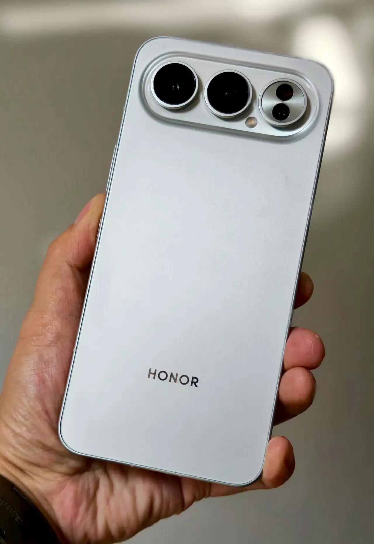 荣耀500标准版颜值争议？我直接吹爆！有人说它丑？我反手就是一个“真香”警告