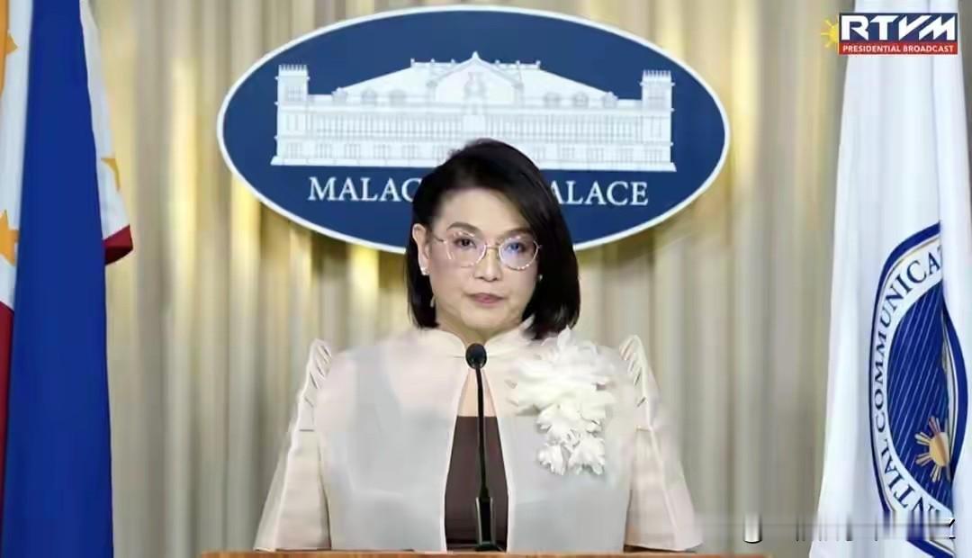 菲律宾总统府发言人克莱尔·卡斯特罗近期公开发声，直面当下菲政坛两大阵营博弈。杜特