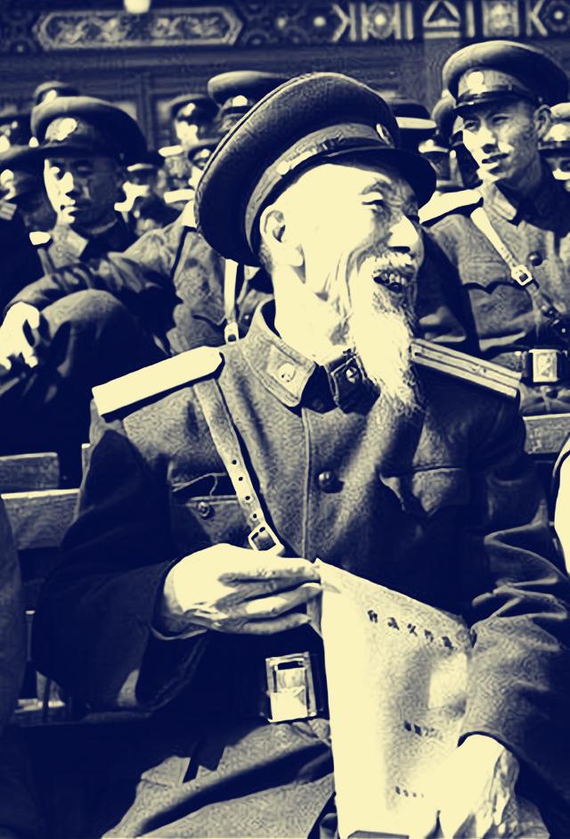 1955年大授衔时，一位77岁高龄的中校坚决不肯遵守规定刮掉自己的胡子，有关人员