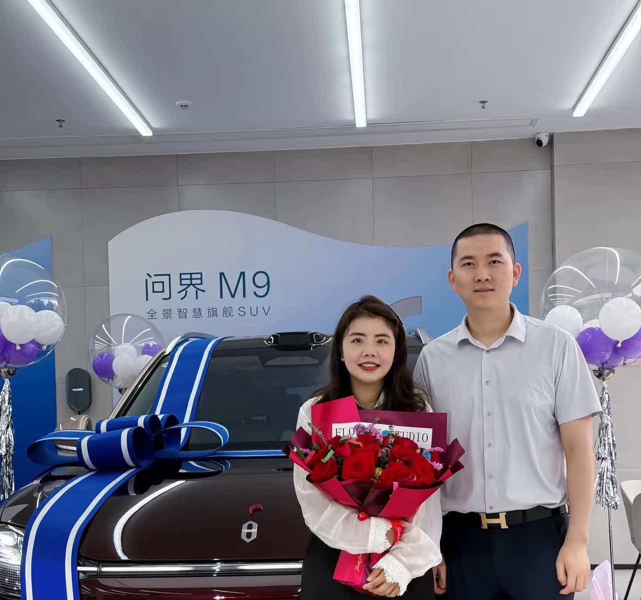 鸿蒙智行新款问界M9。感谢老公用实际行动爱我😊不靠天不靠地，全靠老公够努