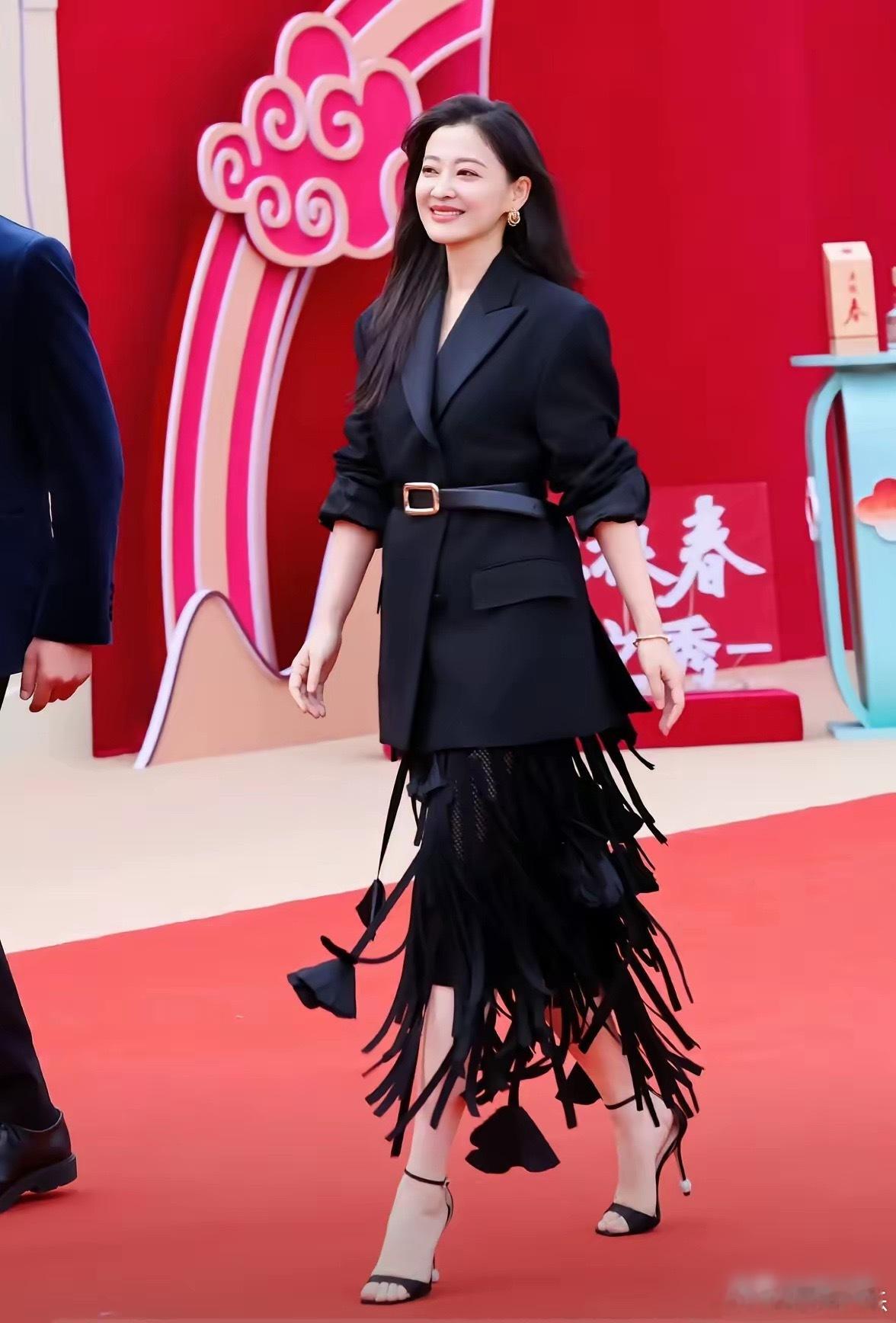 梅婷有一个特别让人上头的优点，可能很多女性都没有注意，你看虽然都年近50岁了，但