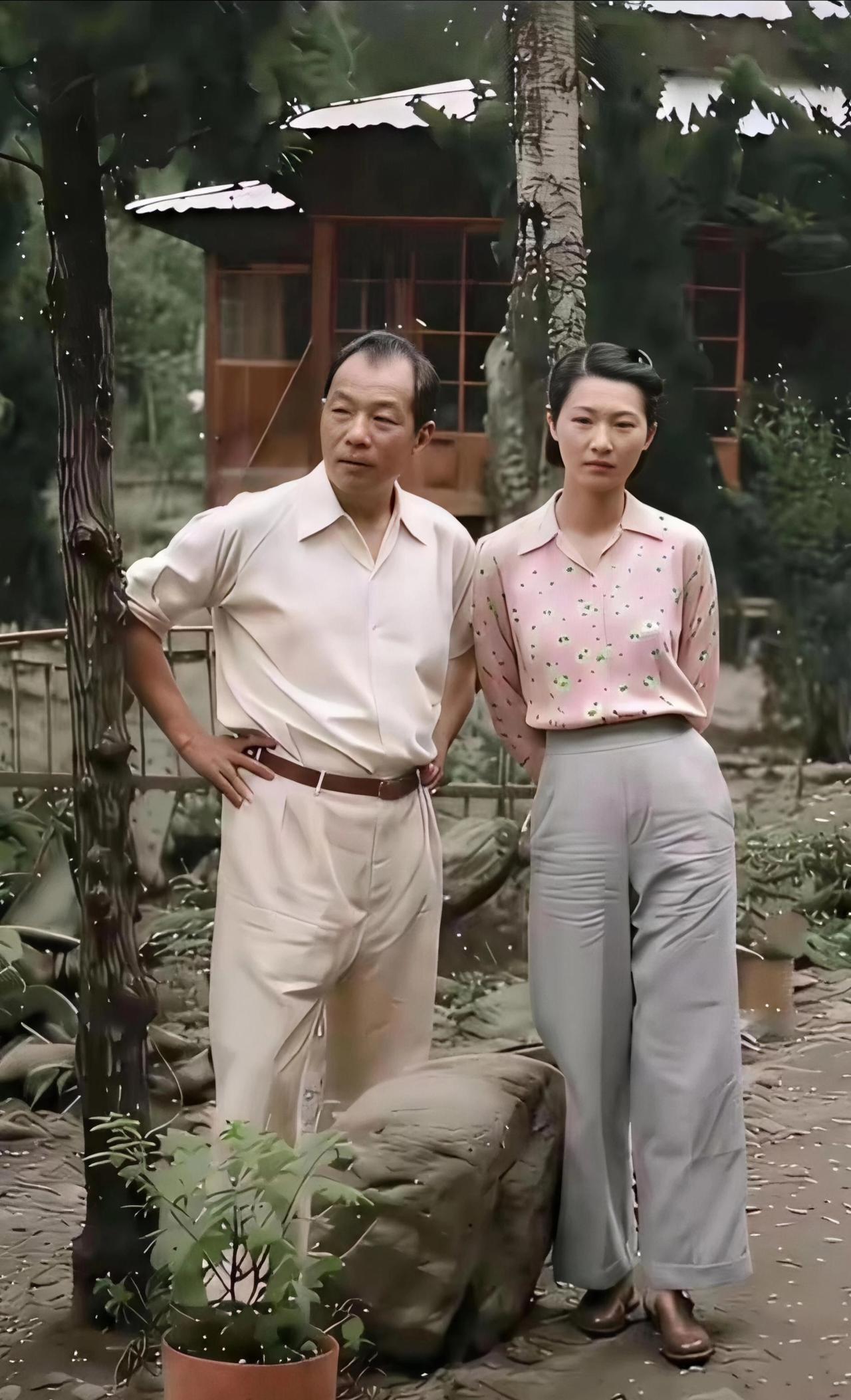 赵一荻赵四小姐是真漂亮！可是，江湖人称“少帅”的张学良，实话实说，感觉真不咋帅！