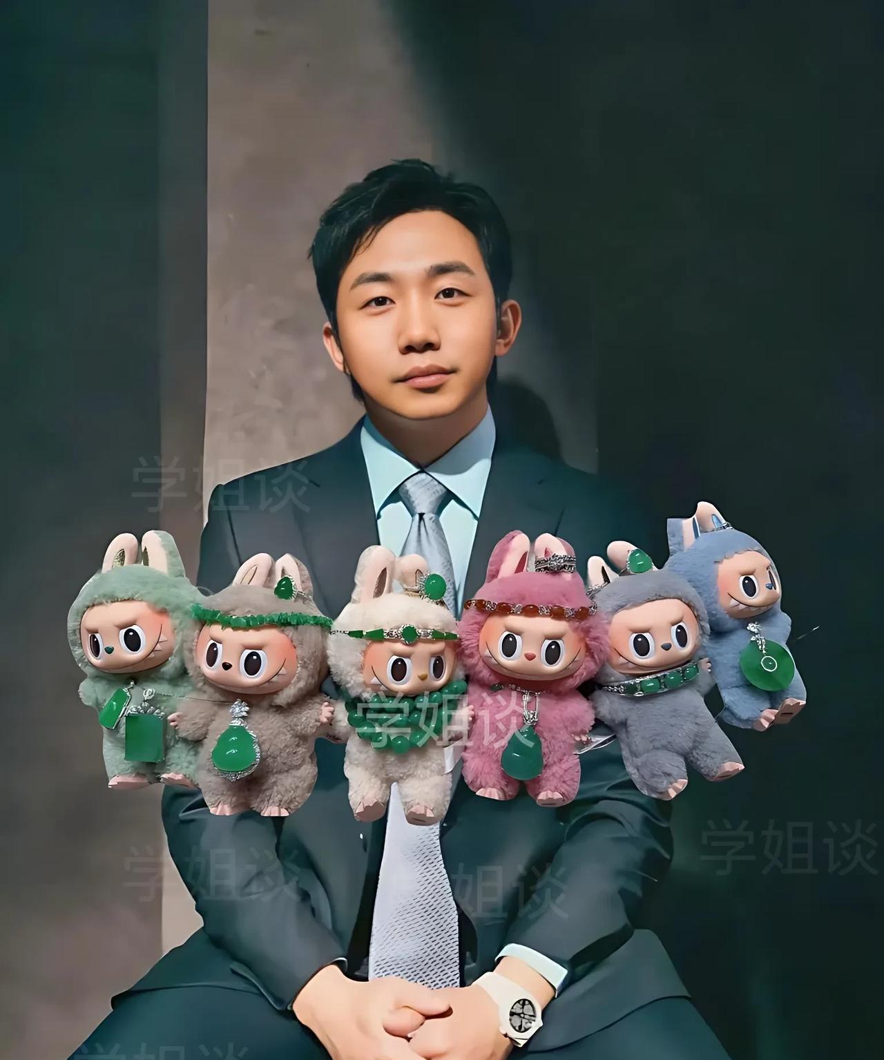 我外婆算是半个面相大师，今天我把泡泡玛特创始人王宁的照片拿给她看，她看了不停得拍
