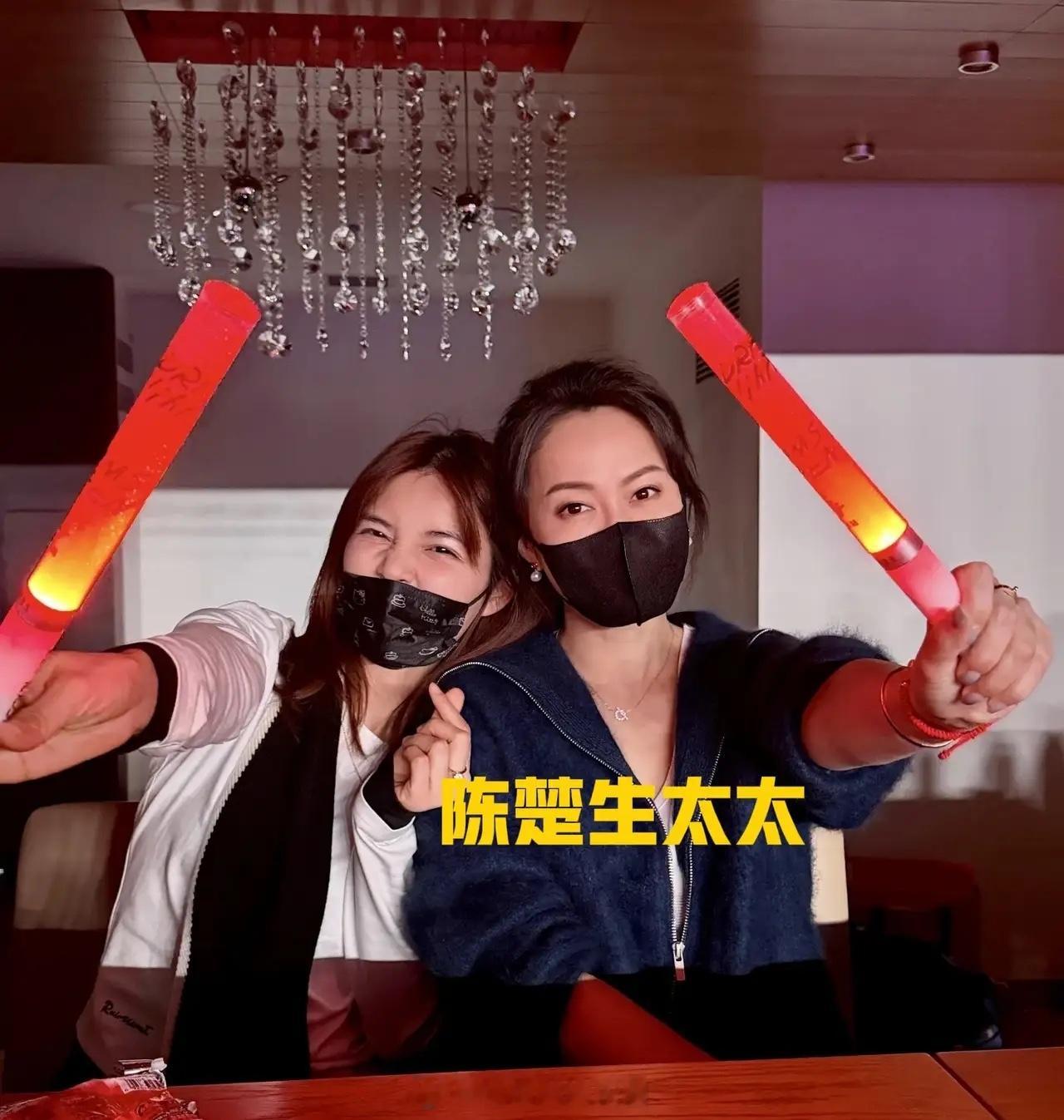 苏醒老婆廖语辰带儿子，和陈楚生老婆云姐一起过冬至，吃饺子、看演唱会！因为0713