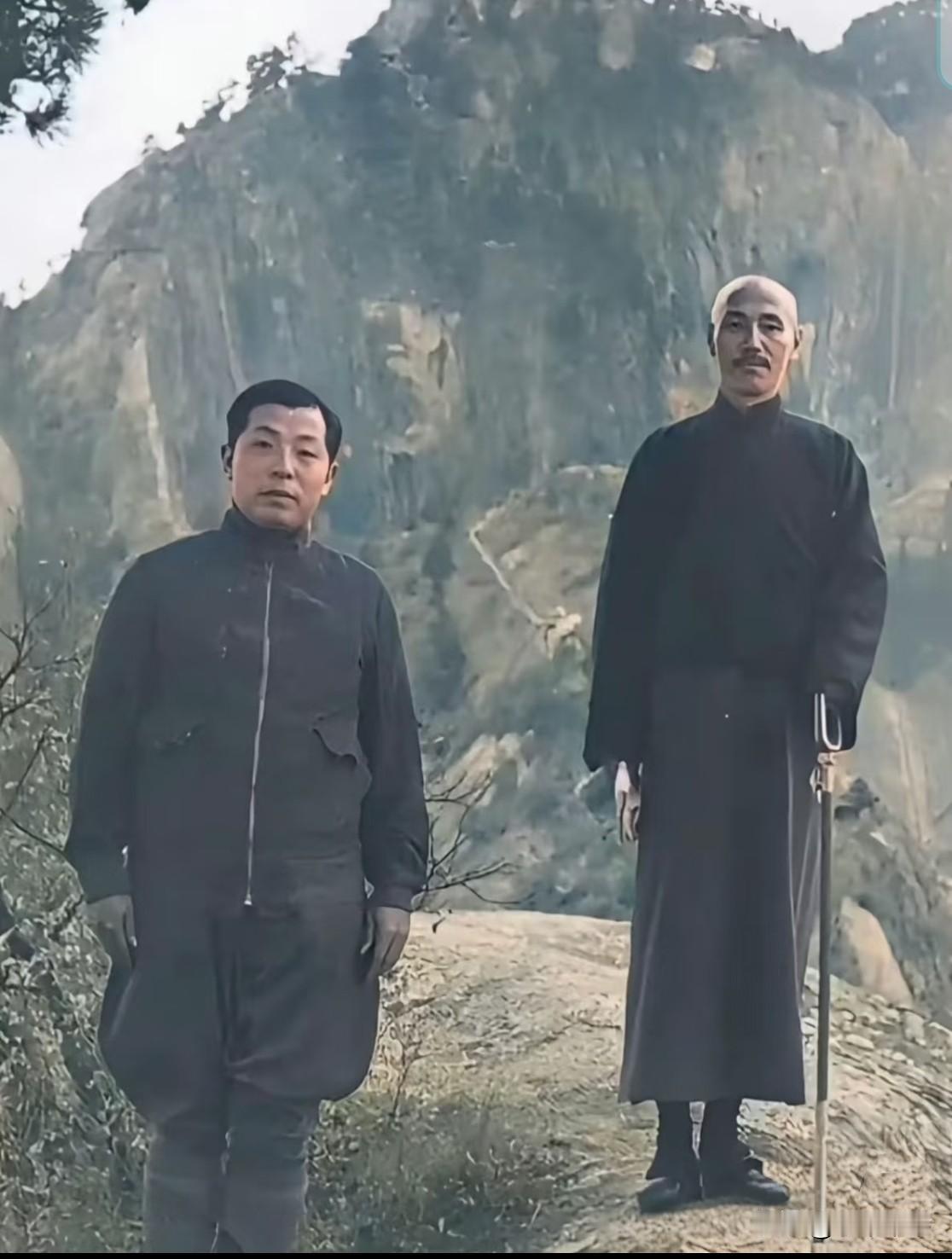 毛主席和蒋介石的“登山杖”60年代初，毛主席登丁家山时，在附近农家砍了一根竹子