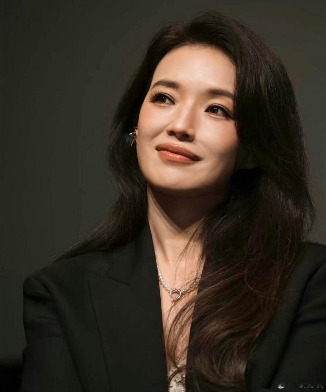 YU7代言人还是舒淇舒淇骨子里自带洒脱气场，风格自成一派难以复刻！