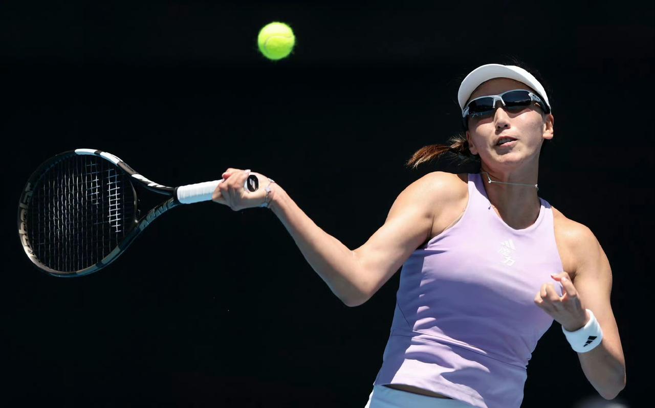 郑钦文退出2026澳网、王曦雨随后也宣布因伤退出澳网，女网士气低落。唯一的好消息