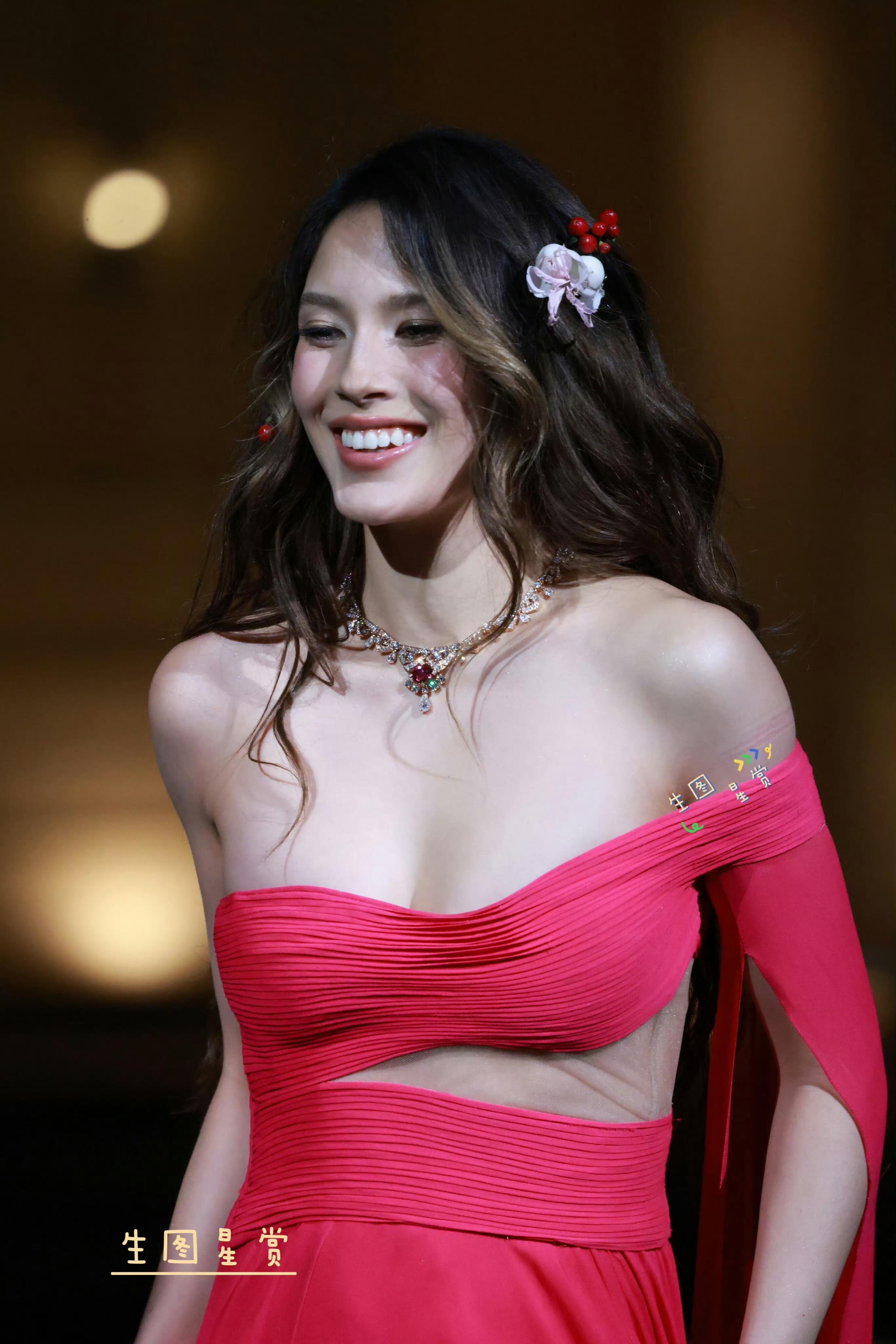 谷爱凌vogue时尚之力盛会走秀生图​​​