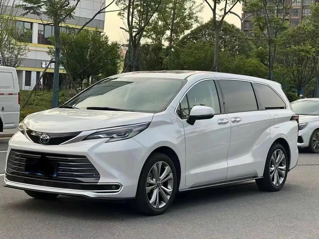 一直听说丰田赛那很火，从加价7万到如今大幅优惠，销量还挺可观。空间大、2.5升双