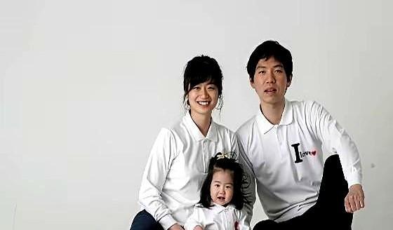 他让全世界的棋手绝望，却在一个女人面前认输了。2010年，35岁的李昌镐悄悄结