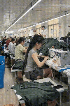 失业了吗？单身了吗？快来进厂吧，这里有小姐姐，还能赚钱，一举两得[大笑]