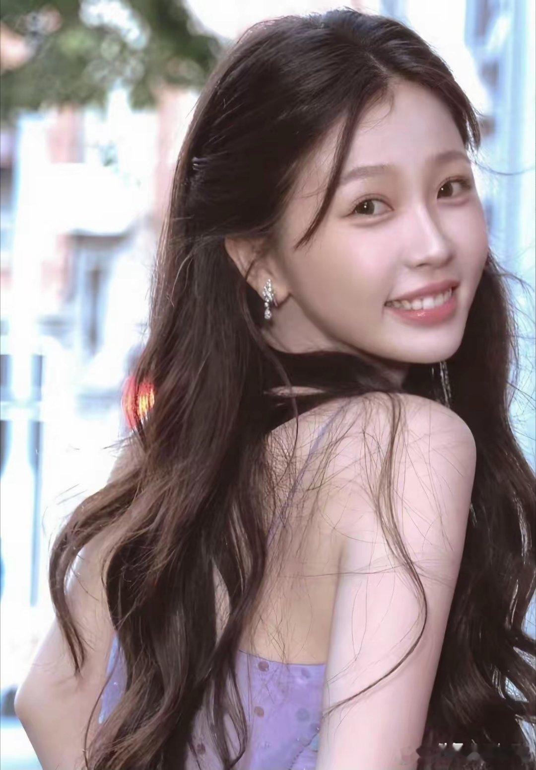 虞书欣能播剧能拍戏就是不能回应自己的风波，真伤大众的心虞书欣因为之前的风波沉寂了