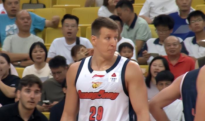 广东新外援9+6+7，非常会打球，广东男篮检到宝了广东男篮9号宣布签下克罗地亚