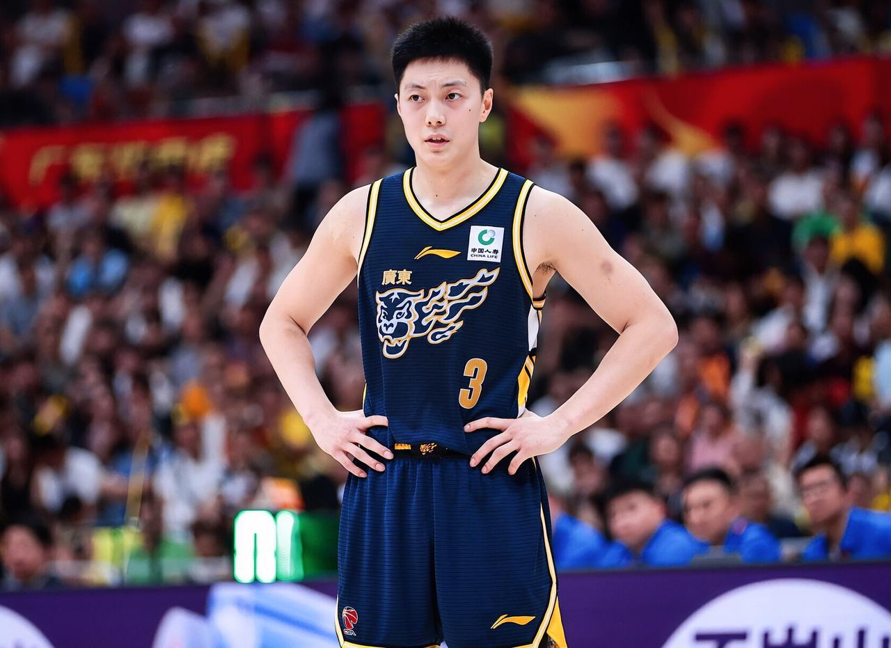 杜锋：小胡，你这样的状态，我也顶不住啊？一开始坚持让你首发，现在让你打替补，可你